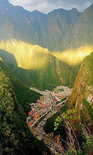 Machu Picchu gay tour - Aguas Calientes