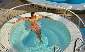 Scarlet Lady jacuzzi