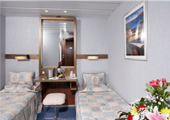 Orient Queen Superior Inside Cabin