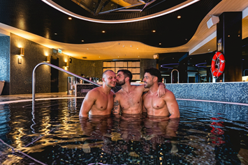 Valiant Lady Gay Spa