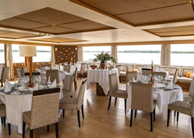 Delfin III ship restaurant
