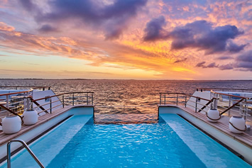 Le Champlain pool