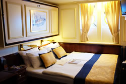 Royal Clipper Category 4 stateroom