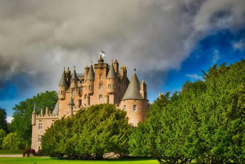 Scotland gay tour - Glamis Castle