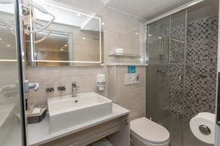 Adriatic Sun bathroom