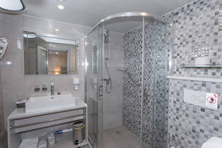 Adriatic Sun cabin shower