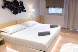 Futura main deck cabin