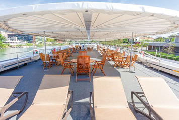 La Belle de Cadix sun deck