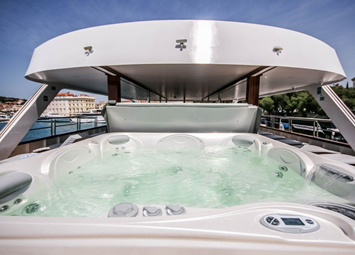 Nautilus ship jacuzzi