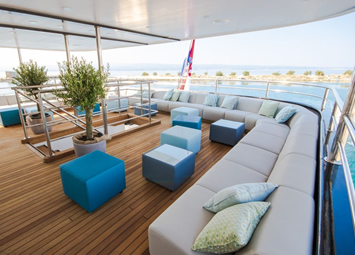 Katarina ship deck lounge