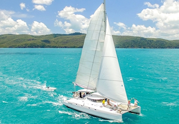 Whitsunday Islands gay sailing cruise