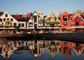 Ny-Alesund, Spitsbergen Arctic gay cruise