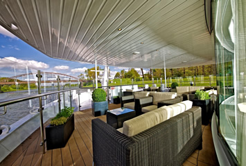Avalon observation lounge