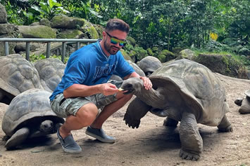 Seychelles gay cruise turtoise
