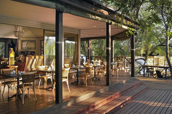 African safari lodge breakfast