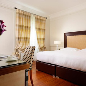 UNA Dec� Roma room