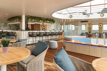 Wind Star pool bar