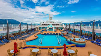 Norwegian Pearl pool deck