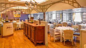 Oceania Riviera Jacques Restaurant