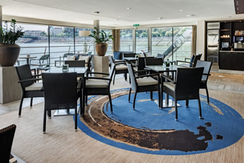 Avalon Illumination Club Lounge