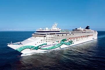 Gay and lesbian family Ultimate Spring Hawaii cruise on Pride of America