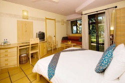 ClubMed Lindeman Poolside Rooms
