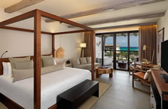 UNICO Riviera Maya Ocean View King Bed Alcoba