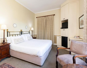 Queen’s Hotel room