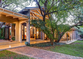 Mbano Manor Victoria Falls Hotel