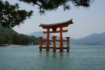Japan gay tour - Itsukushima Shrine