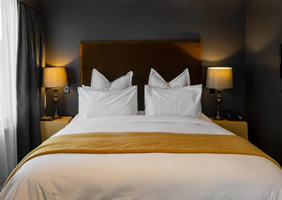 Montreal Christchurch Hotel room