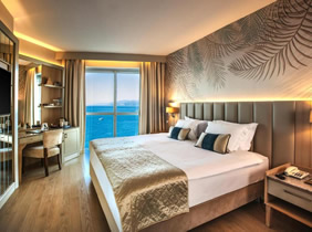 Charisma De Luxe Hotel room