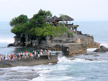 Bali gay tour - Tanah Lot temple