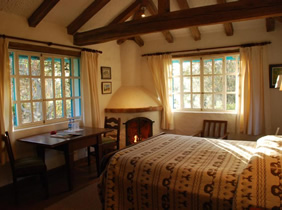 Las Palmeras Inn room