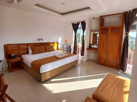Dejavu Hotel room
