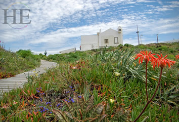 Scenic pathway house prairie Portugal