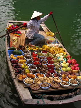 Vietnam gay tour - market boat