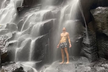Bali gay tour - Kanto Lampo Waterfall
