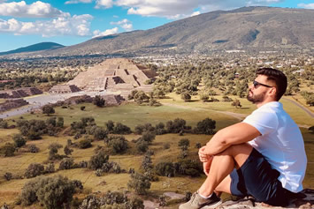 Teotihuacan Pyramids gay tour