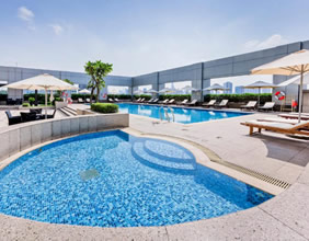 Nikko Saigon Hotel pool