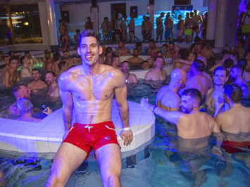 Arosa gay ski week pool party