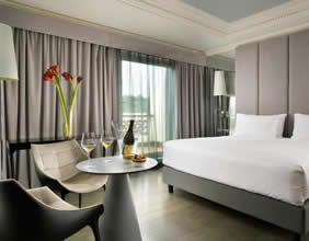 Leon's Place Hotel room