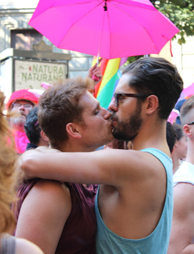 Milano Gay Pride kiss