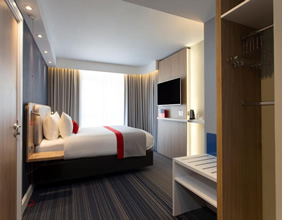 Holiday Inn Express Edinburgh City Centre Hotel room