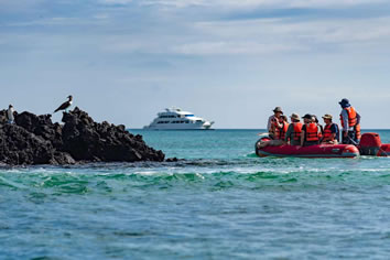 Galapagos gay cruise - Panga Ride