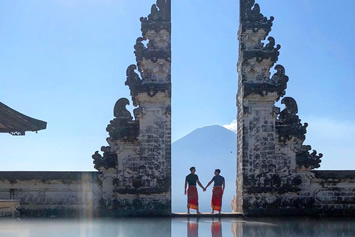 Ubud gay tour - Lempuyang Temple