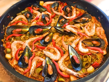 Paella cooking class
