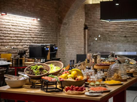 Qarvasla Hotel breakfast