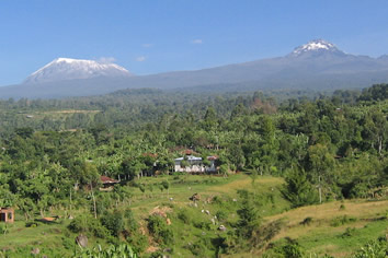 Kilimanjaro lesbian hiking - Mbahe Village