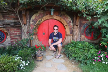 Hobbiton New Zealand gay tour